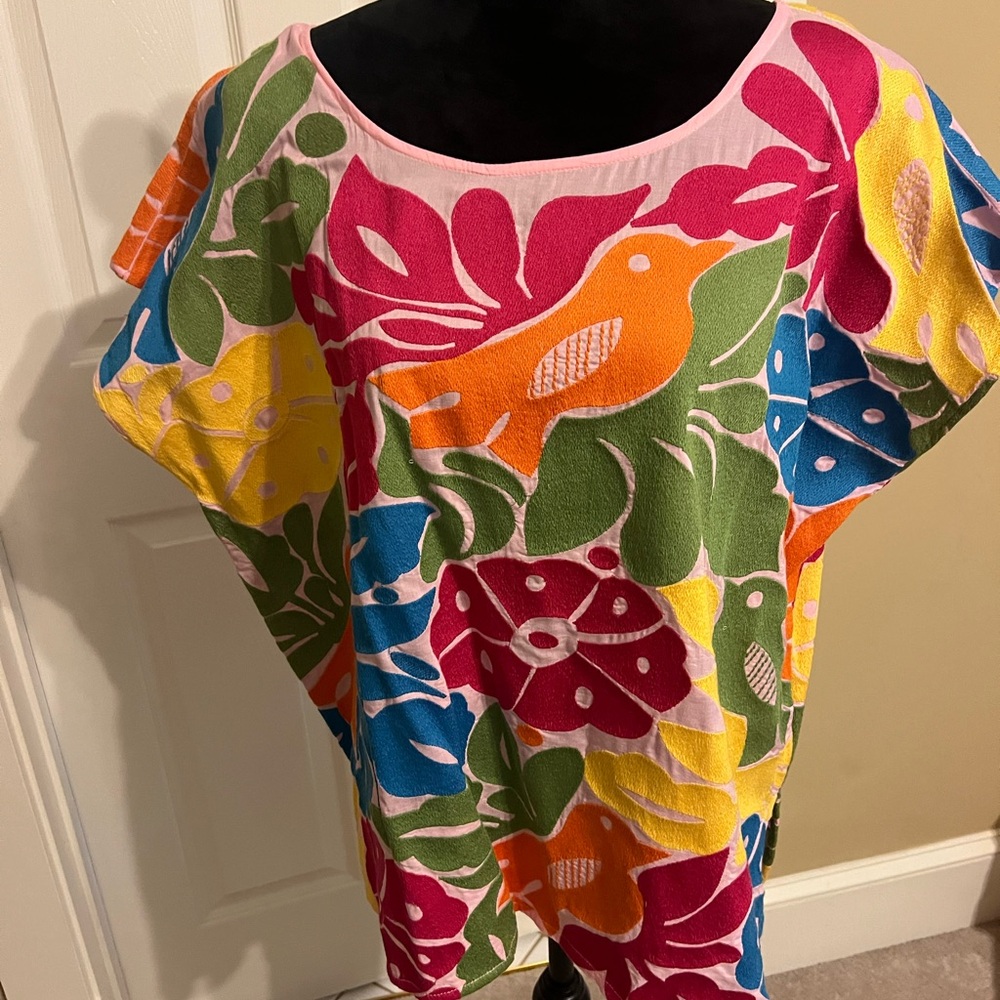 Colorful Floral Women's Top! About 27” wide & 26” length